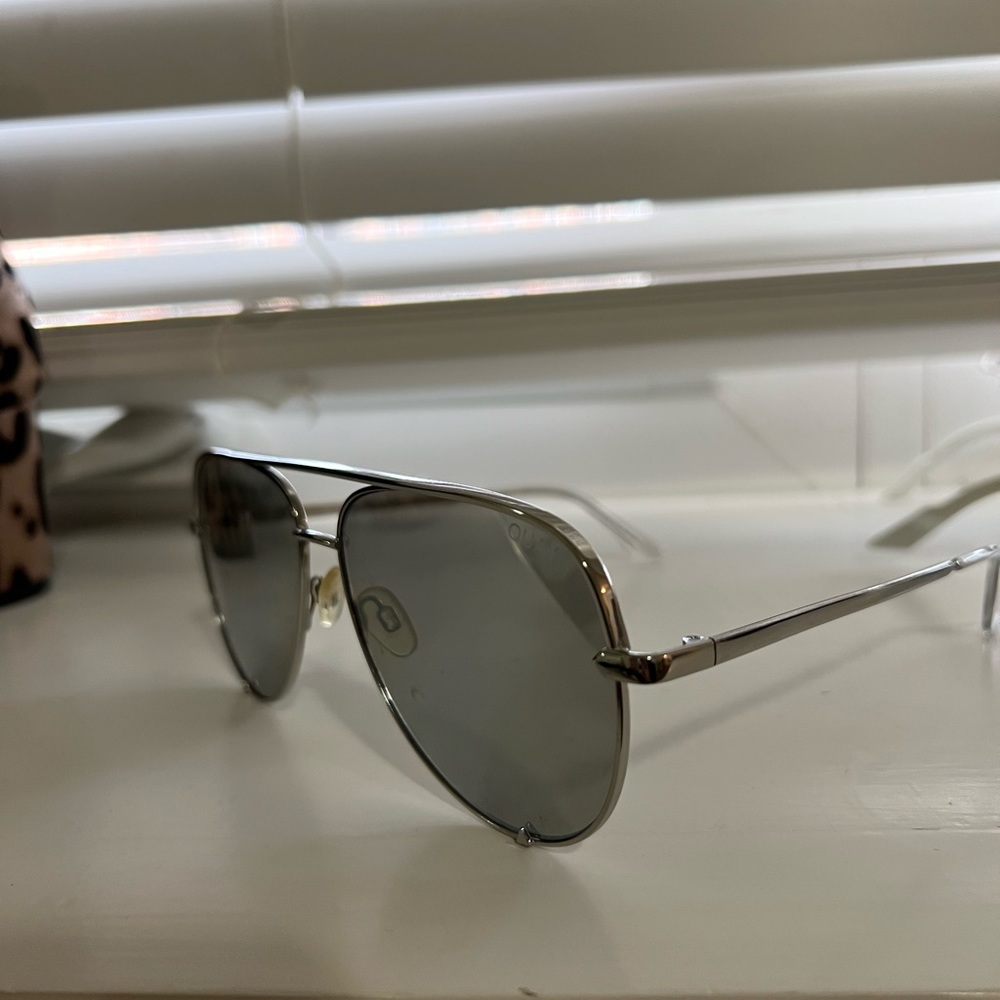 Quay high key silver sunglass